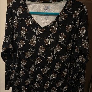 Croft & Barrow Black Fitted Blouse with Gray Floral Design